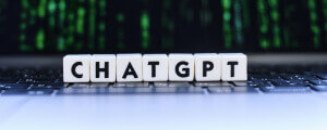 ChatGPTは、自然言語処理を駆使したAIモデルです。
ユーザーの質問に対して自然で理解しやすい回答を生成でき、多様な活用事例が存在します。